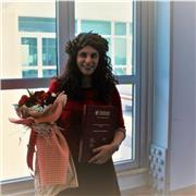 Insegnante impartisce lezioni private d'inglese per tutti gli studenti e aiuto compiti per elementari e medie